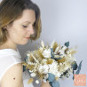 Un bouquet intemporel en fleurs séchées blanches, dorées et eucalyptus – Fabrication française.
