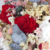 Bouquet de mariage bohème chic en fleurs séchées rouges, blanches et rosées.