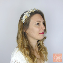 Élégance Givrée – Serre-tête fleuri en fleurs séchées ivoire et gris