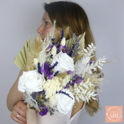 Couleurs éclatantes pour un bouquet de mariée en fleurs séchées