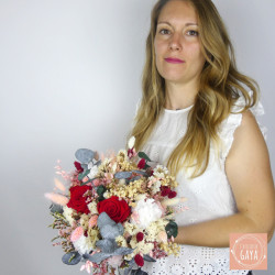 Artisan creation in dried and preserved flowers, made in the south of France.